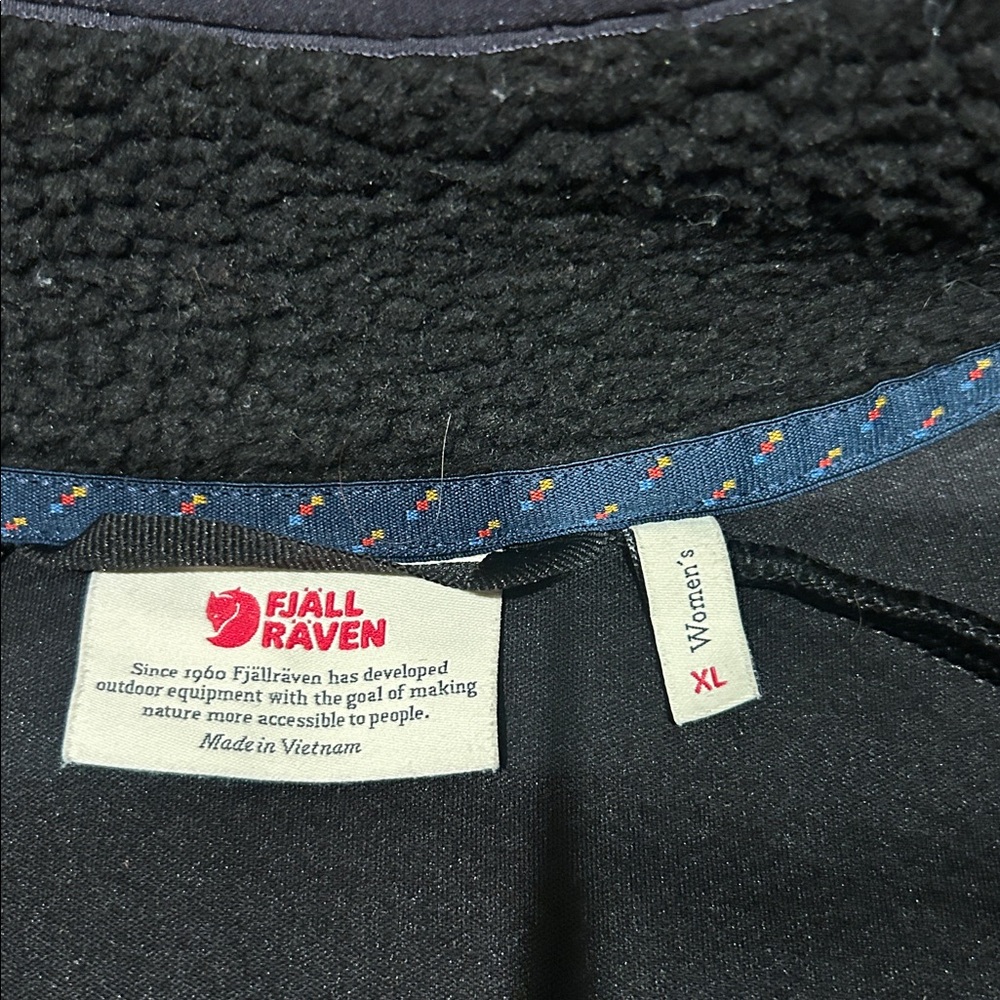 Fjallraven Women’s Black Vardag Fleece Jacket - Picture 4 of 5